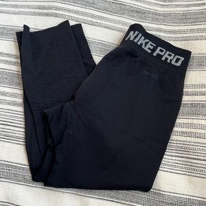 Nike Pro capri length leggings